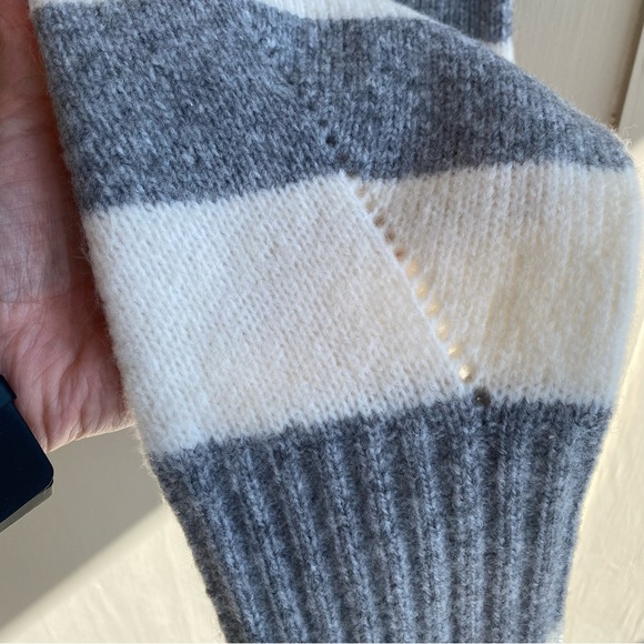 EUC Women’s Calvin Klein Jeans Boxy Grey & Cream Striped Turtleneck Sweater S - Picture 2 of 6